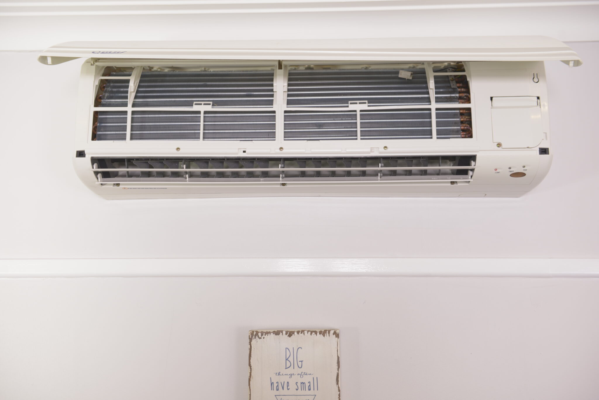 Does the Air conditioner clean the air?